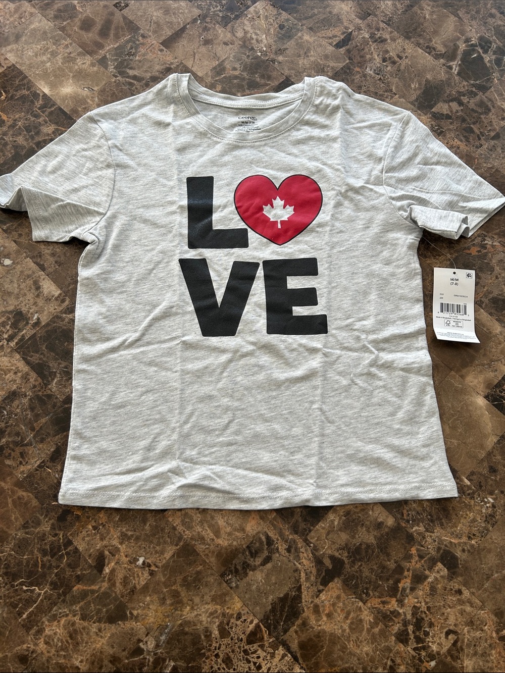 NWT 🆕 Girls Grey Canada ‘LOVE' Graphic Tee with Red Heart size 7/8 years